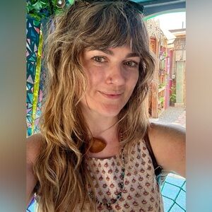 Meet your Posher, Caitlin